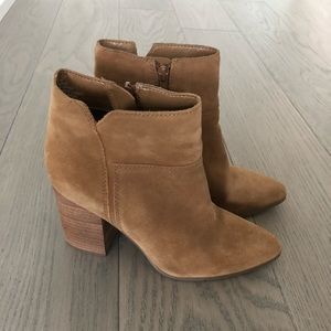 Nine West Tan Suede Ankle Booties in Size 7
